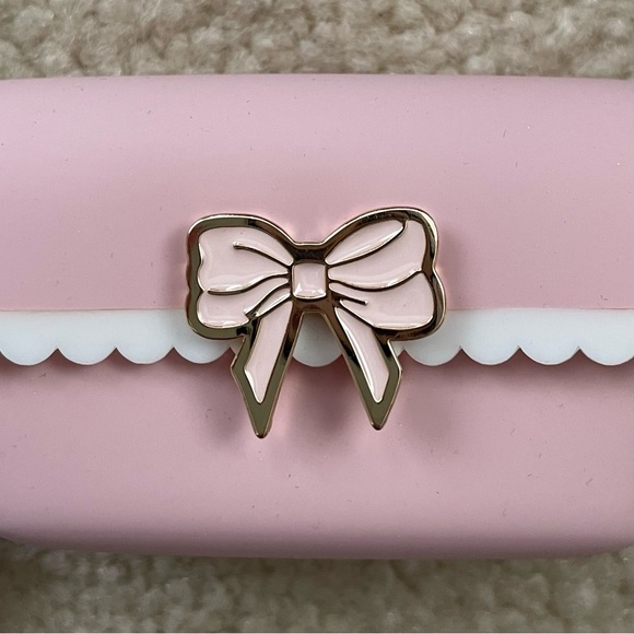 Bath & Body Works Pink Scallop Bow Snap Case PocketBac Holder - Picture 9 of 16
